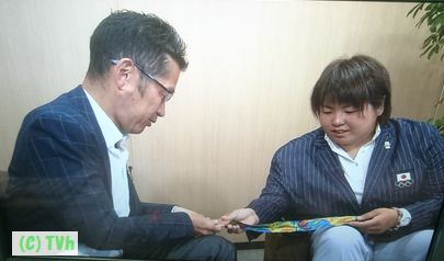 ｲﾝﾀ中メダル持つ②.jpg